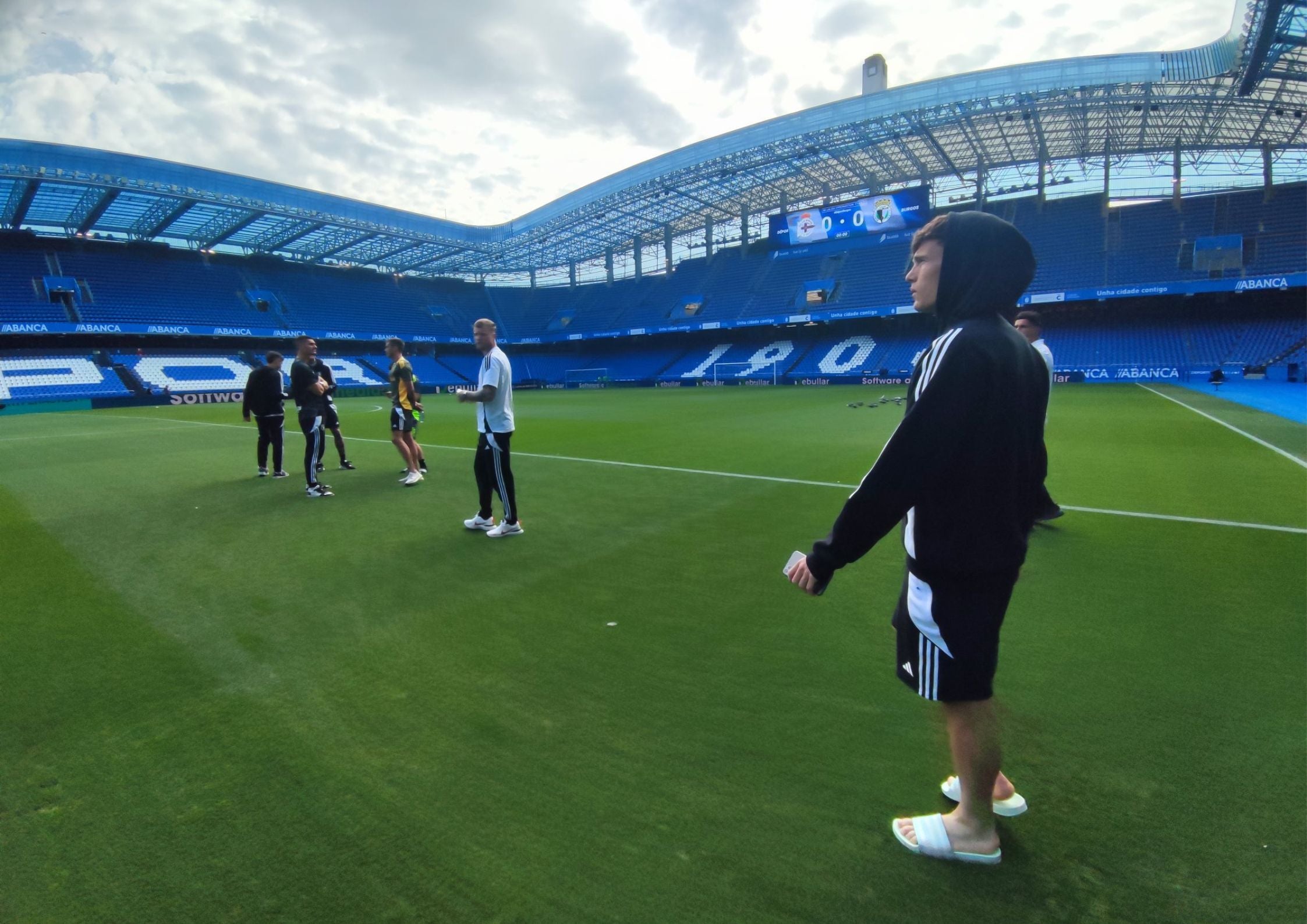 El Burgos CF a su llegada a Riazor.