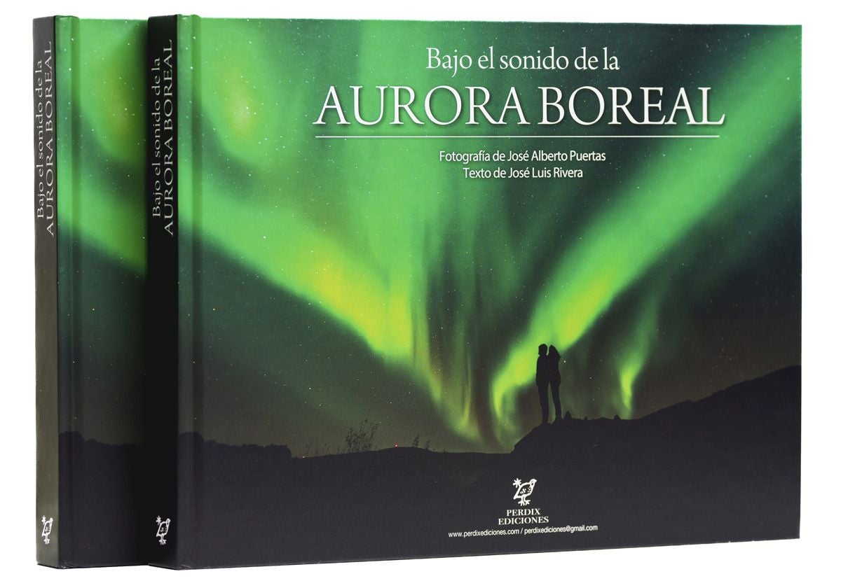 Portada del libro 'Bajo el sonido de la aurora boreal'.