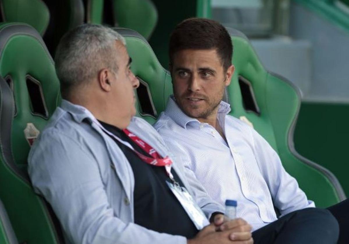 Lisci, con el director deportivo del Mirandés.