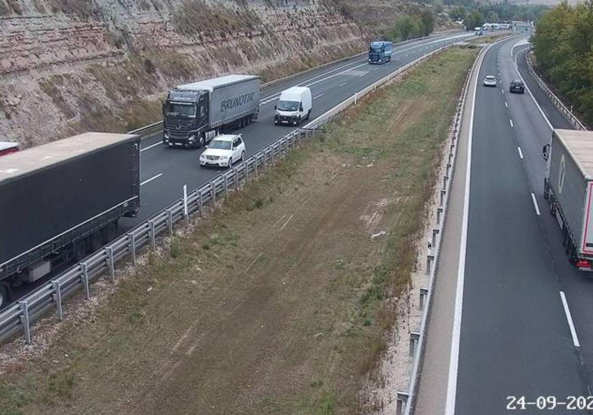 Tráfico en la AP-1 a la altura de Briviesca, en Burgos.