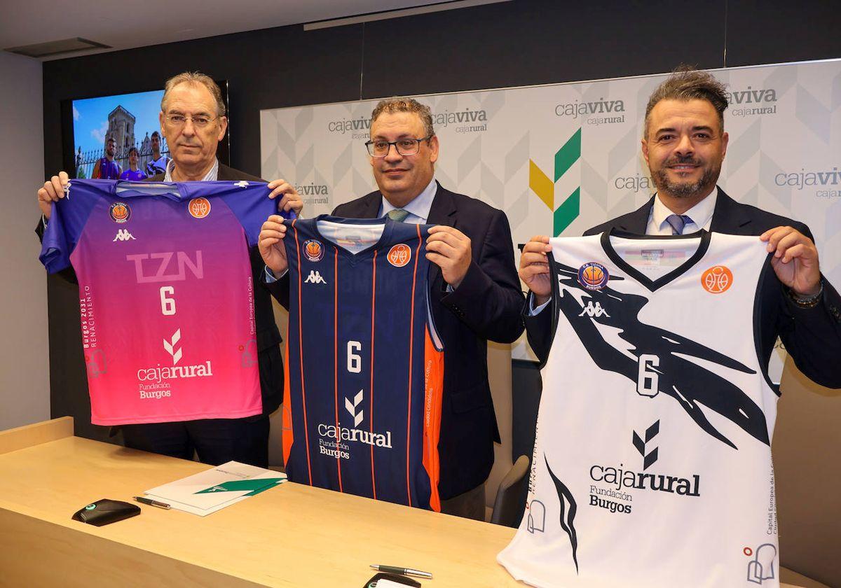 Presentación de las camisetas para la nueva temporada.