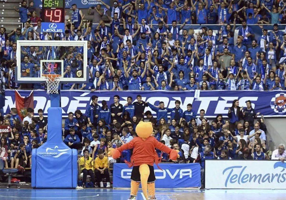 Aficiondos del San Pablo Burgos en el Coliseum.