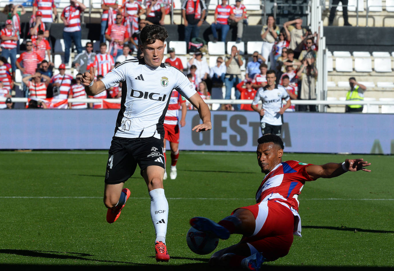 El Burgos CF - Granada CF, en imágenes