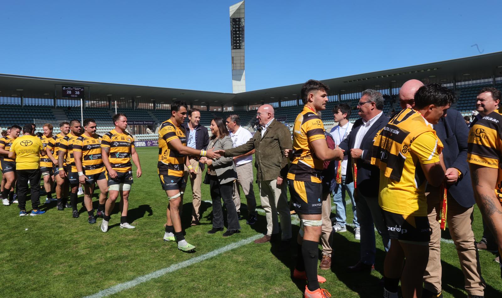 El Recoletas Burgos Caja Rural vuelve a alzar la Supercopa de España