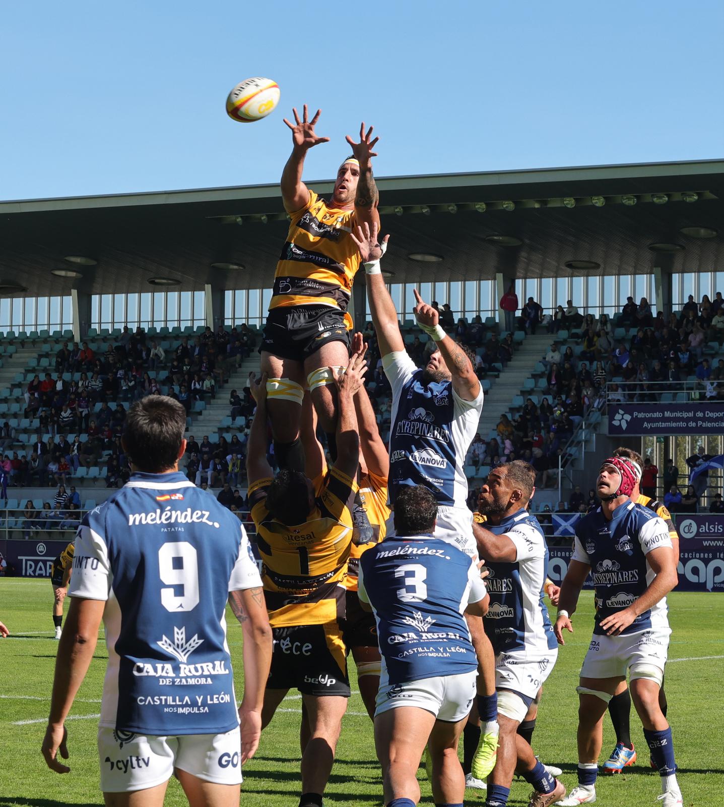 El Recoletas Burgos Caja Rural vuelve a alzar la Supercopa de España