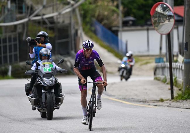 Mario Aparicio, liderando la carrera tras su ataque.