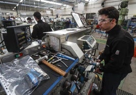 La industria mantiene a 1.642 demandantes de empleo en Burgos.