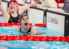 Marta Fernández, celebrando una de las medallas obtenidas en París.