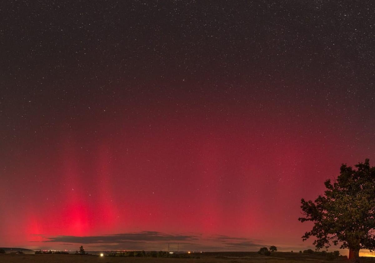 Imagen principal - Auroras boreales vistas desde la provincia de Burgos.