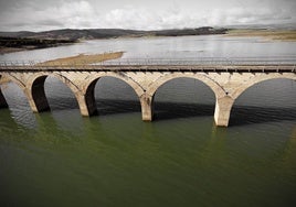 Embalse del Ebro a principios del mes de noviembre.