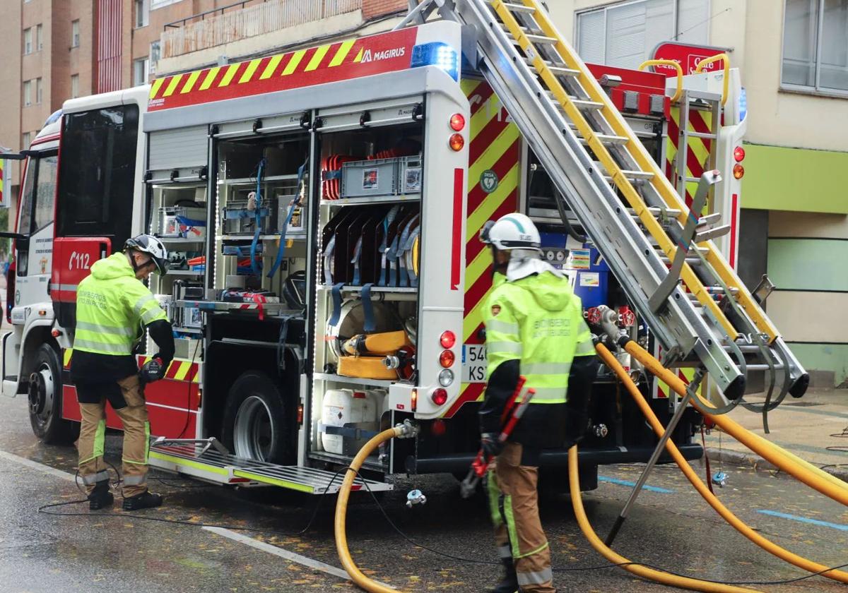 Imagen de archivo de los Bomberos actuando en la calle Soria.