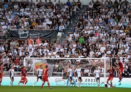 Imagen de la grada de El Plantío durante el partido frente al Mirandés.