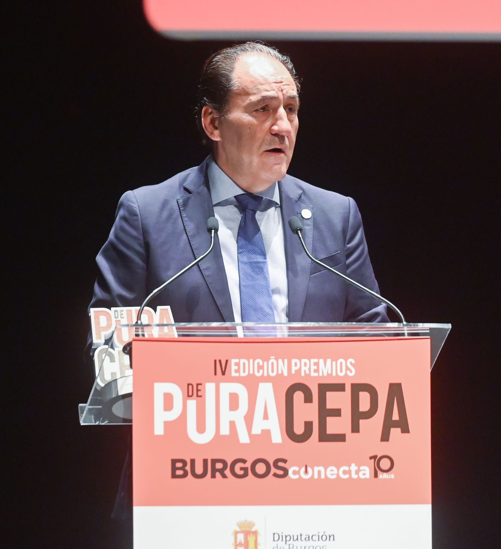 Eduardo Quintanal, director de la fábrica de Clarios en Burgos, recibió el premio de Empresa del Año