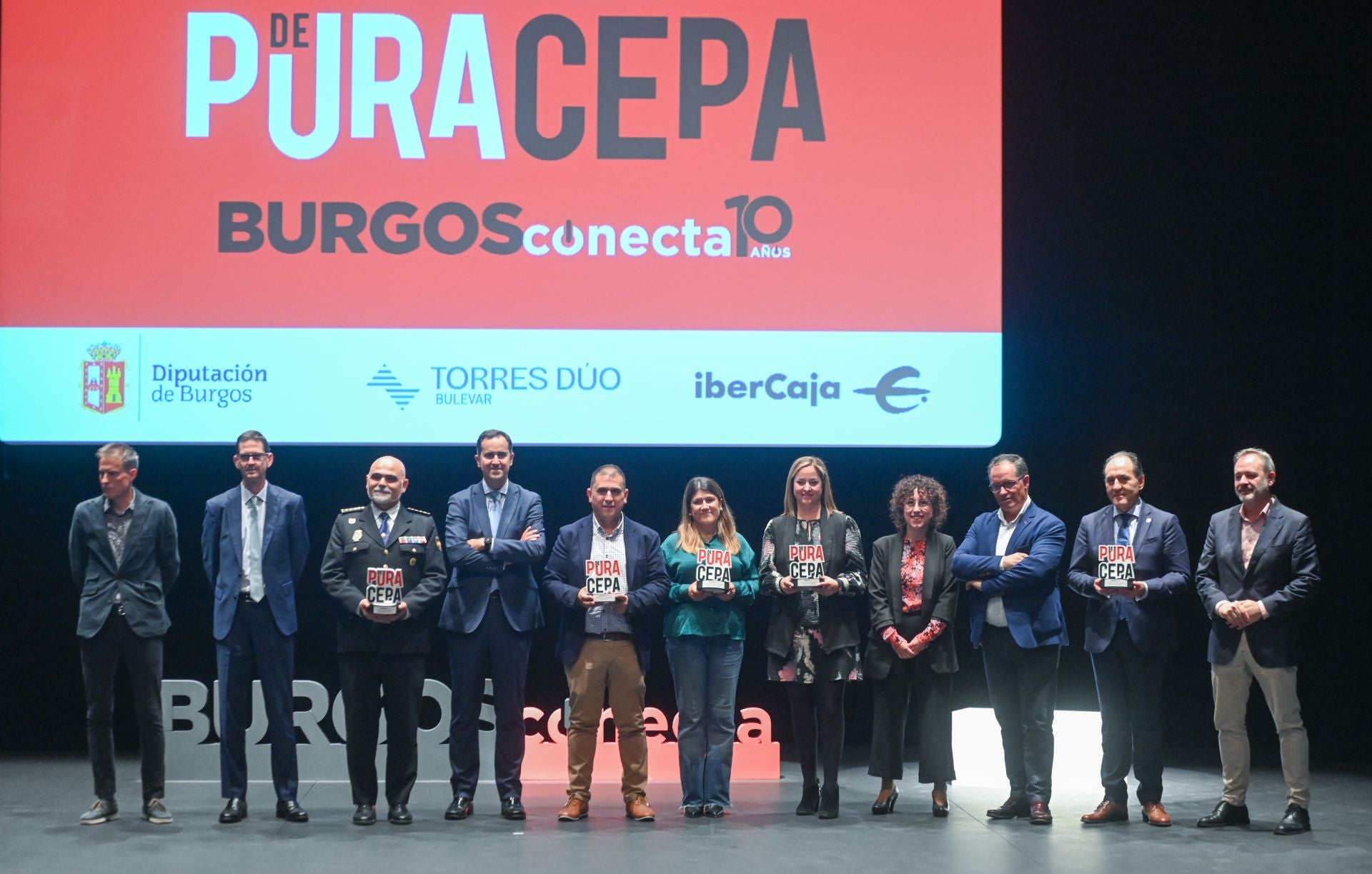 Foto de familia de los premiados y patrocinadores de la gala.