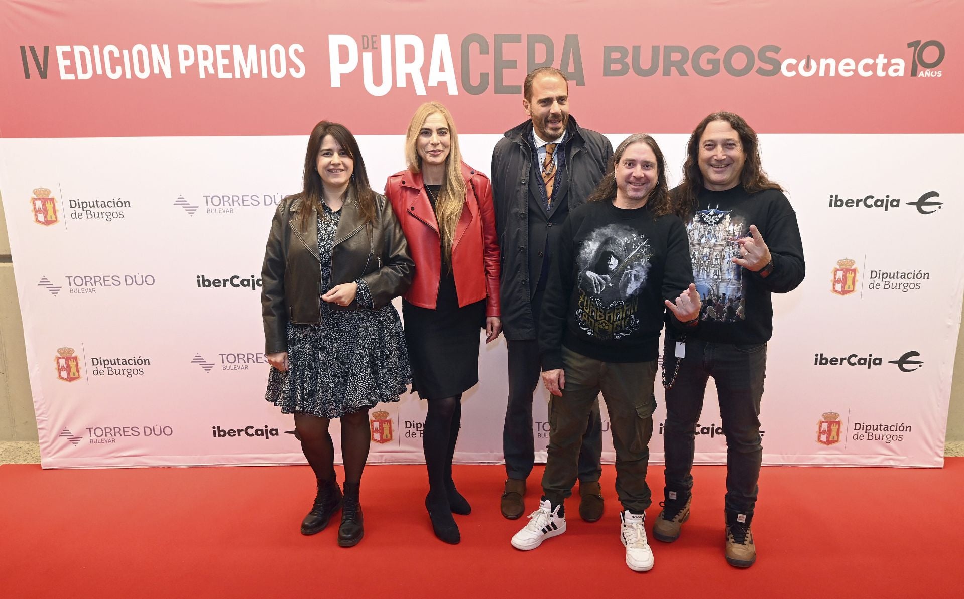 Laura Sagredo, de la Asociación Metal Castelae, Carolina Álvarez e Ignacio Peña, concejales del Ayuntamiento de Burgos, y Carlos Medrano e Israel Pascual, también de la Asociación Metal Castelae.