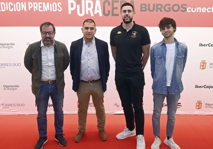 En la fotografía, representantes del club de balonmano Villa de Aranda, dentro de la galería, todos los invitados a la gala de premios.