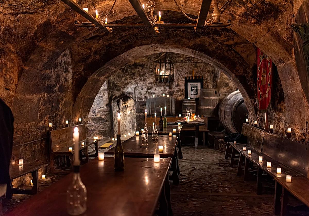 Bodega subterránea de Aranda a la luz de las velas.