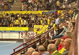 Iñaki Urdangarín, a la derecha, en el partido de balonmano entre el Villa de Aranda y el Granollers.