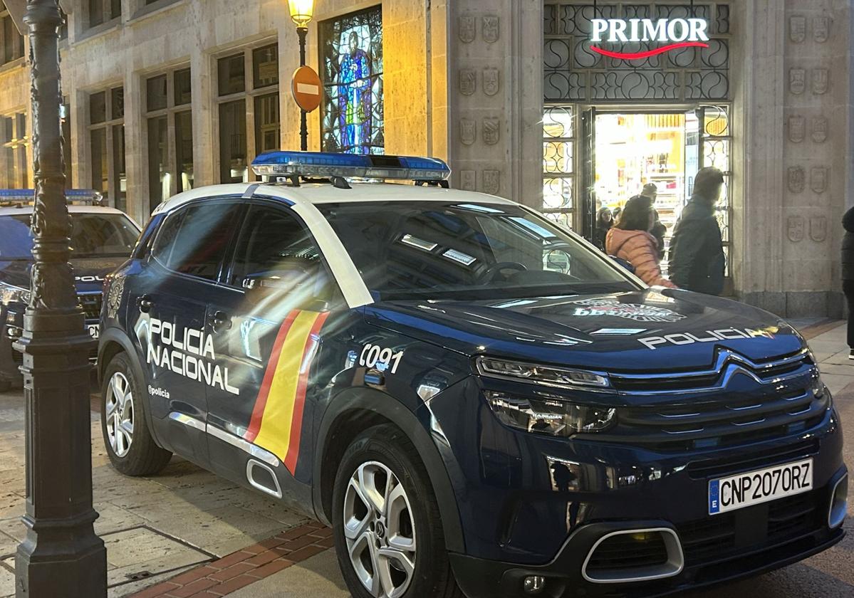 La Policía Nacional de Burgos este martes en Primor.