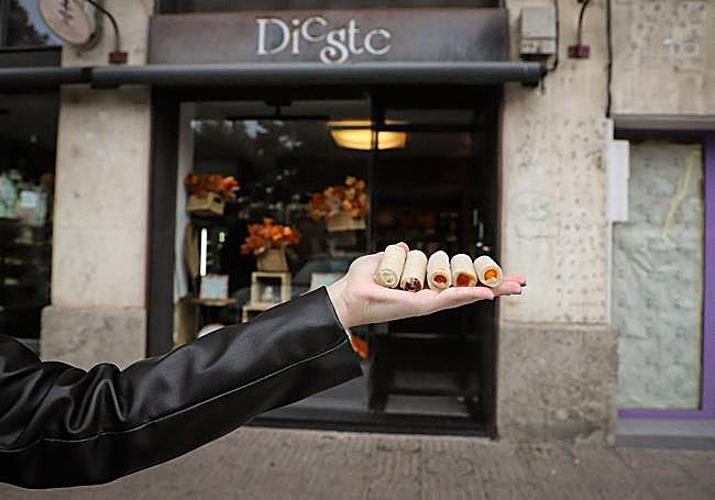 Huesos de santo de la pastelería Dieste