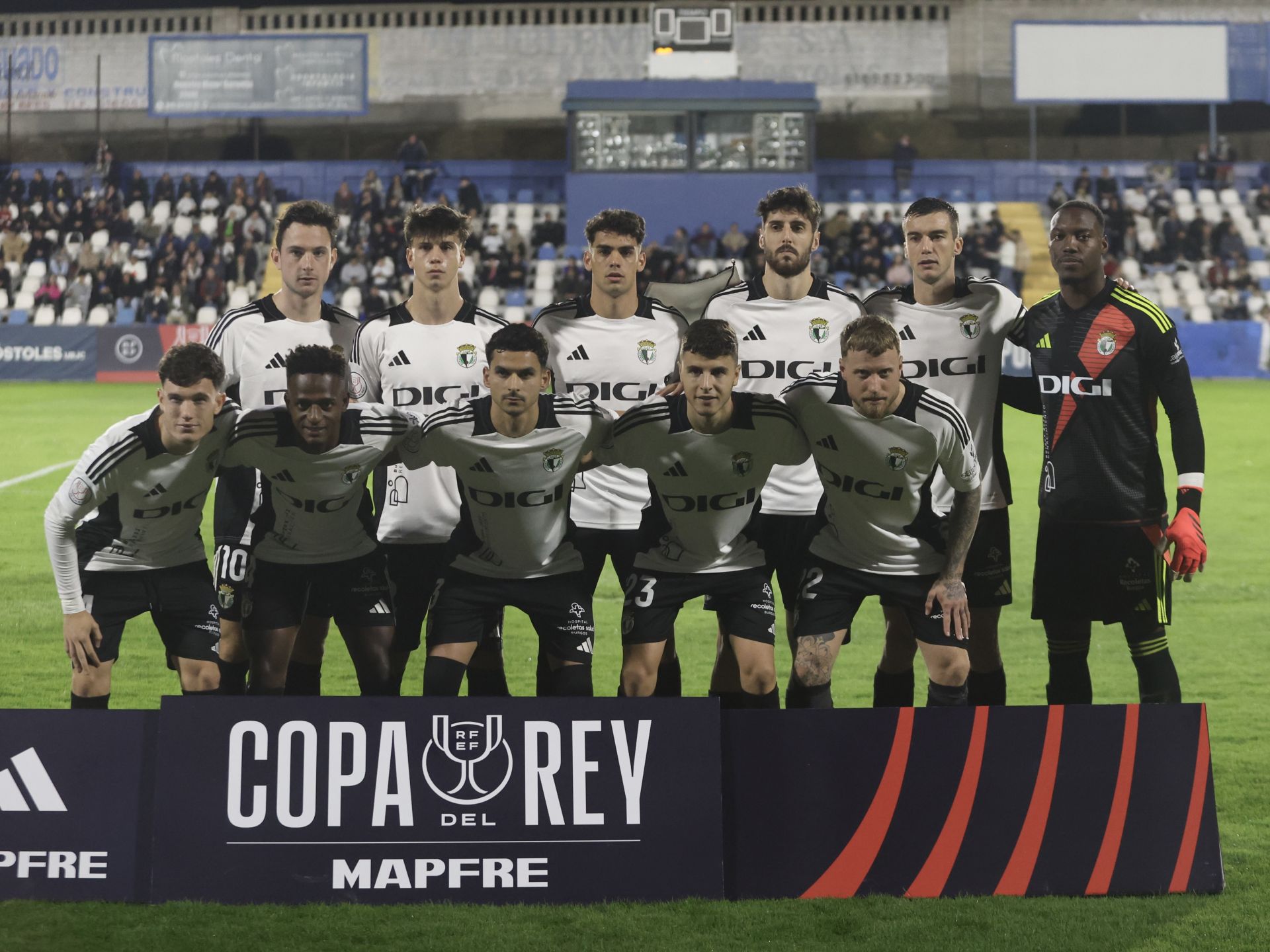 El partido entre el CD Móstoles y el Burgos CF, en imágenes