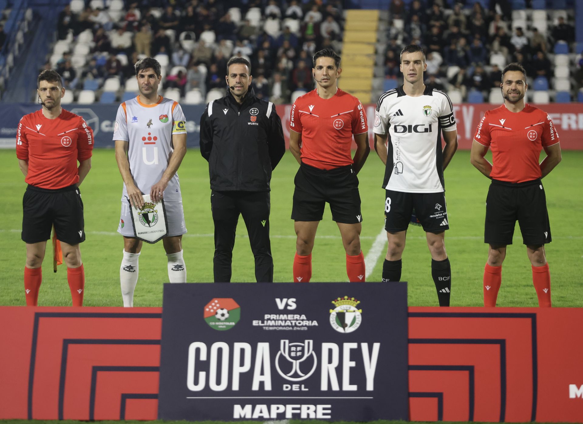 El partido entre el CD Móstoles y el Burgos CF, en imágenes