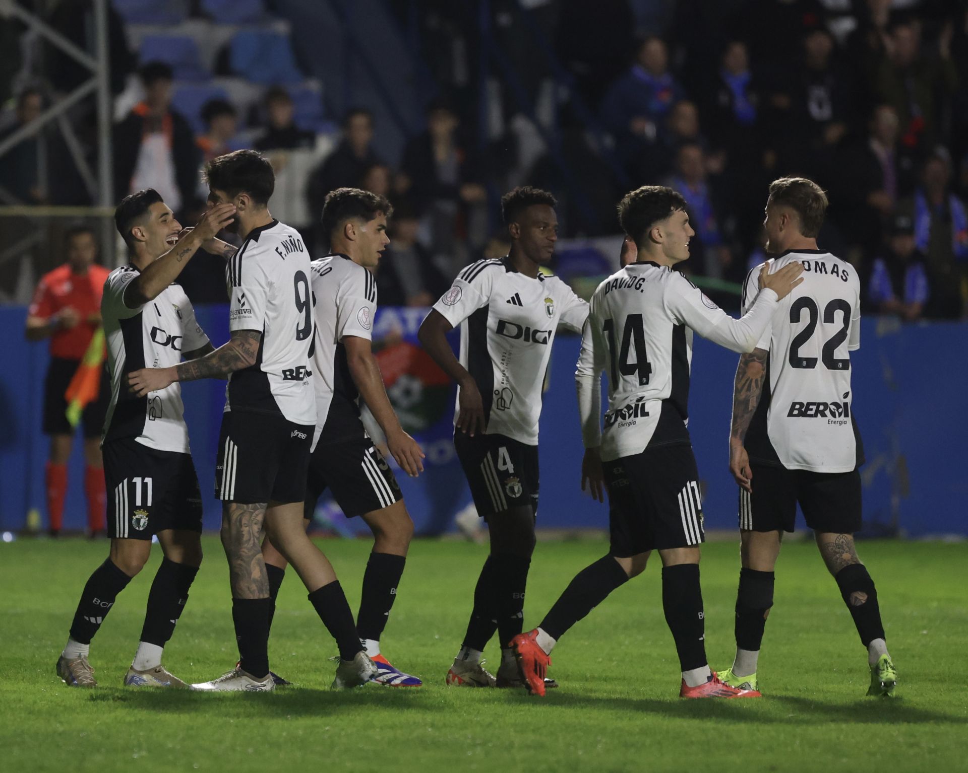 El partido entre el CD Móstoles y el Burgos CF, en imágenes