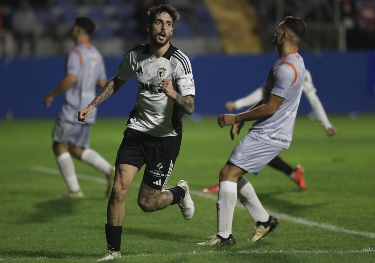 Imagen del encuentro entre el CD Móstoles y el Burgos CF.