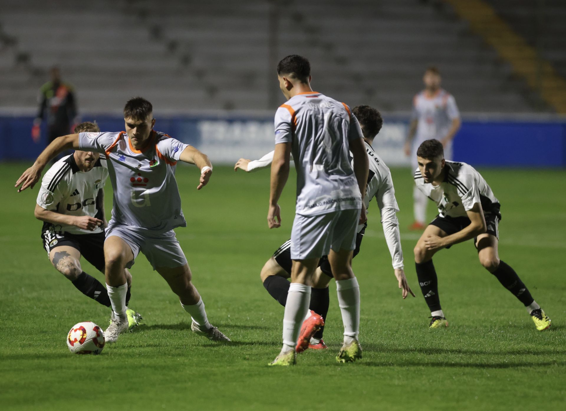 El partido entre el CD Móstoles y el Burgos CF, en imágenes