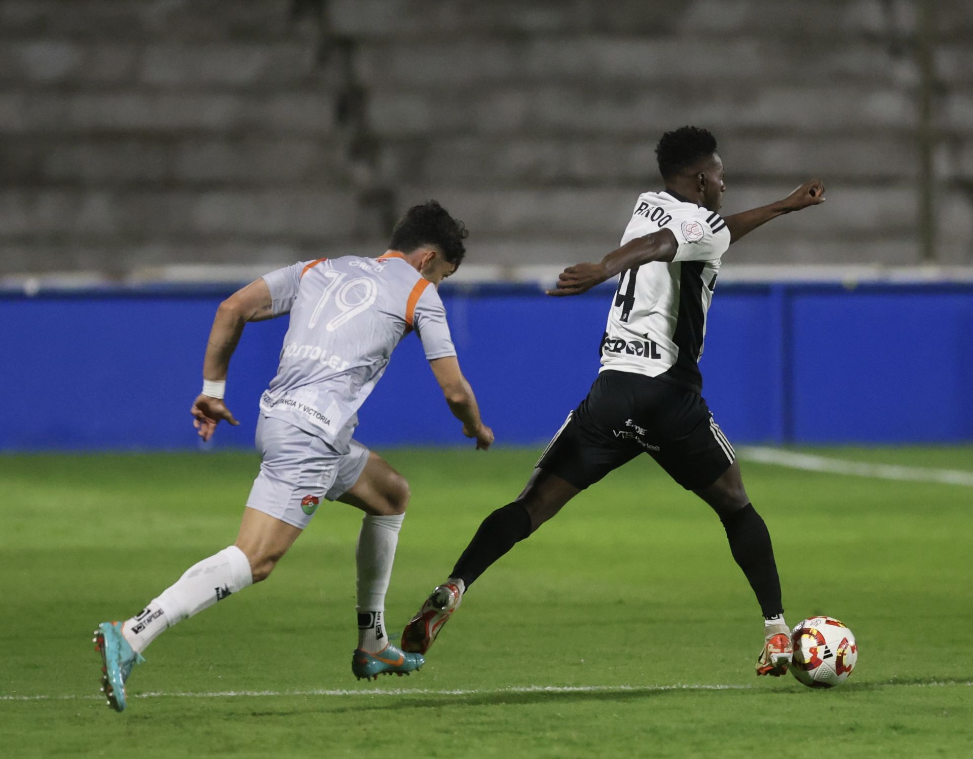 El partido entre el CD Móstoles y el Burgos CF, en imágenes