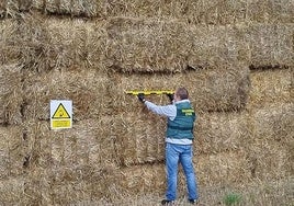 Foto de archivo de la Guardia Civil en una explotación agraria.