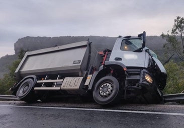 Muere un camionero de Burgos tras chocar contra un árbol en la N-623