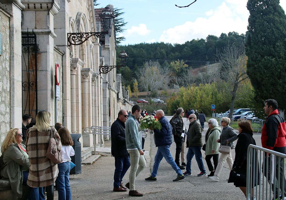 Burgos recuerda con flores a los que ya no están
