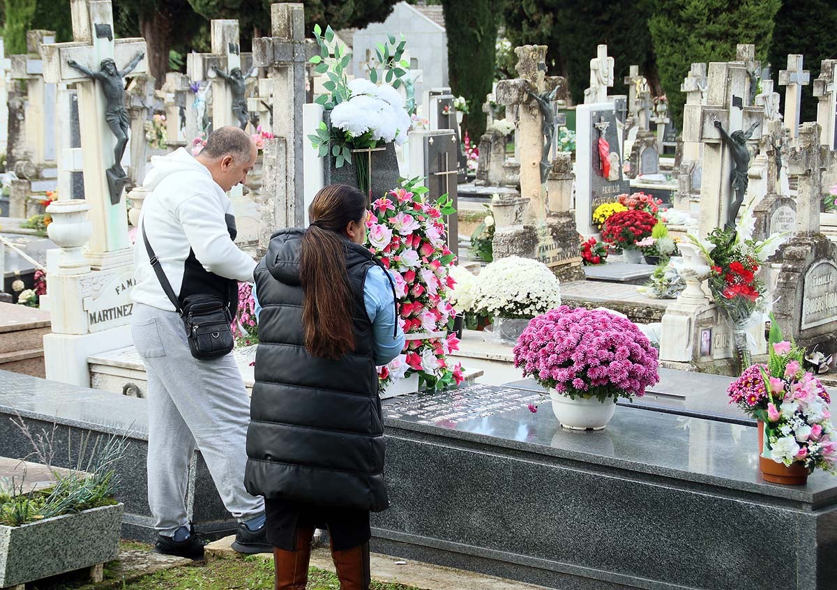 Burgos recuerda con flores a los que ya no están