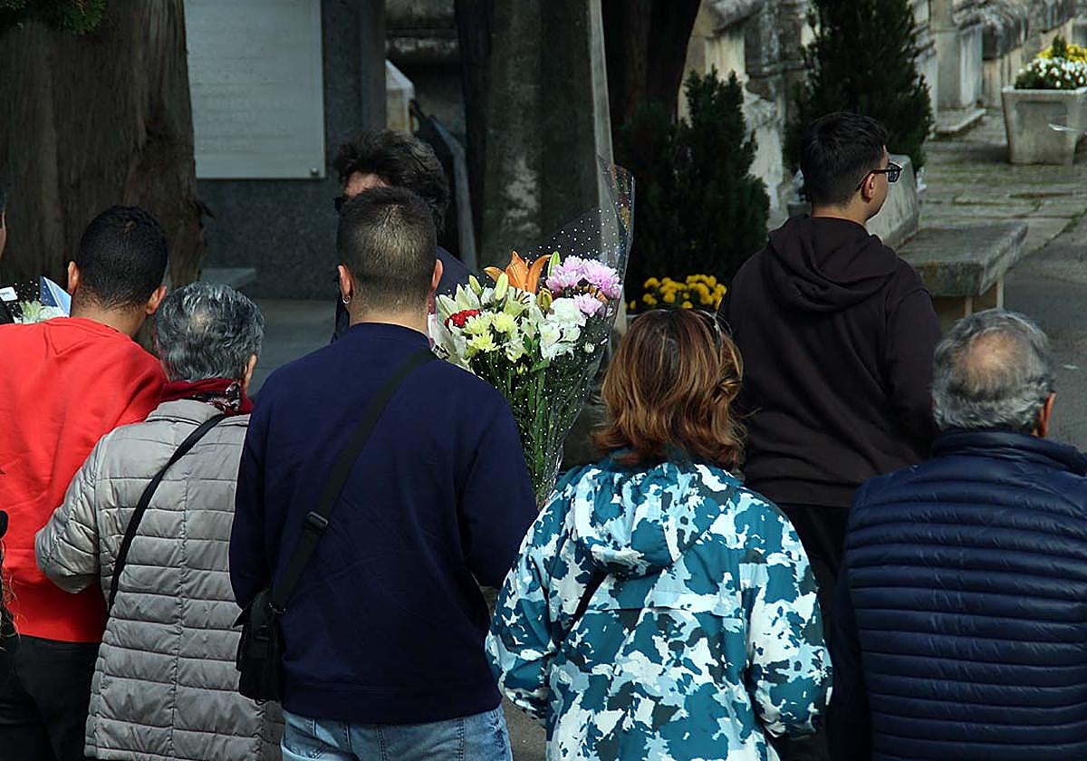 Burgos recuerda con flores a los que ya no están