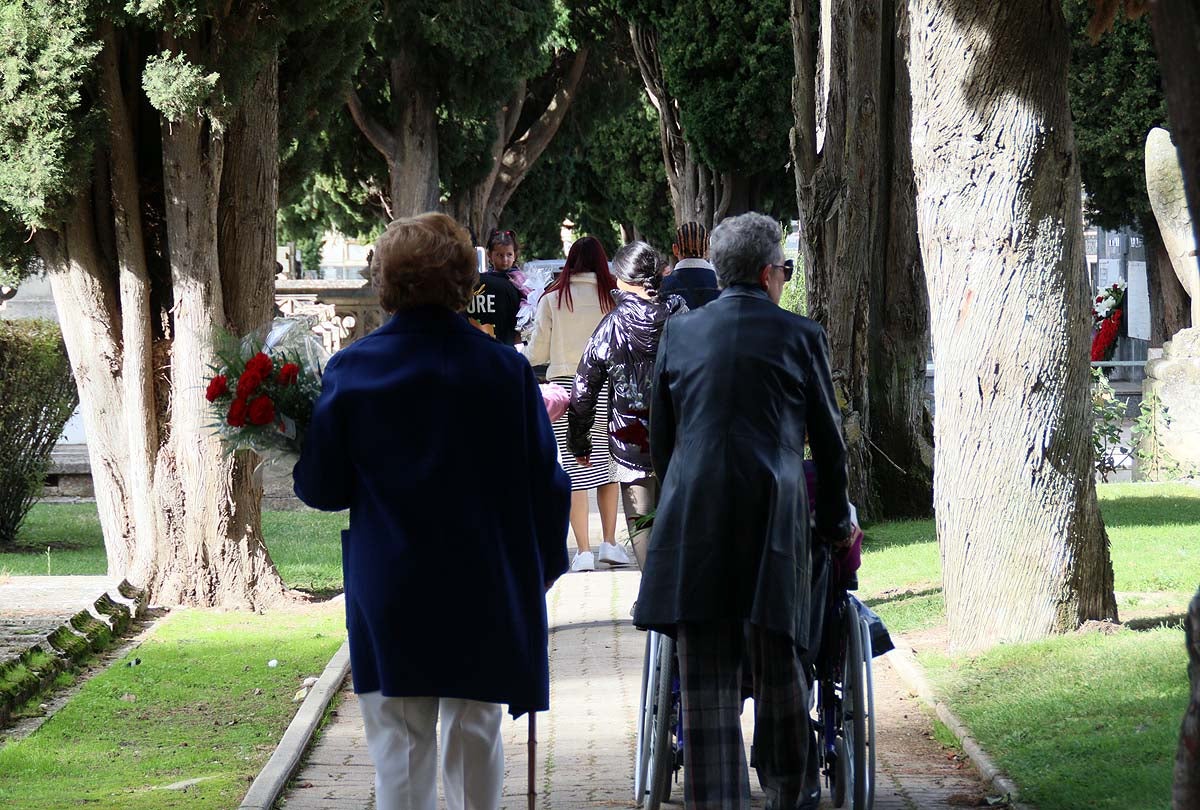 Burgos recuerda con flores a los que ya no están