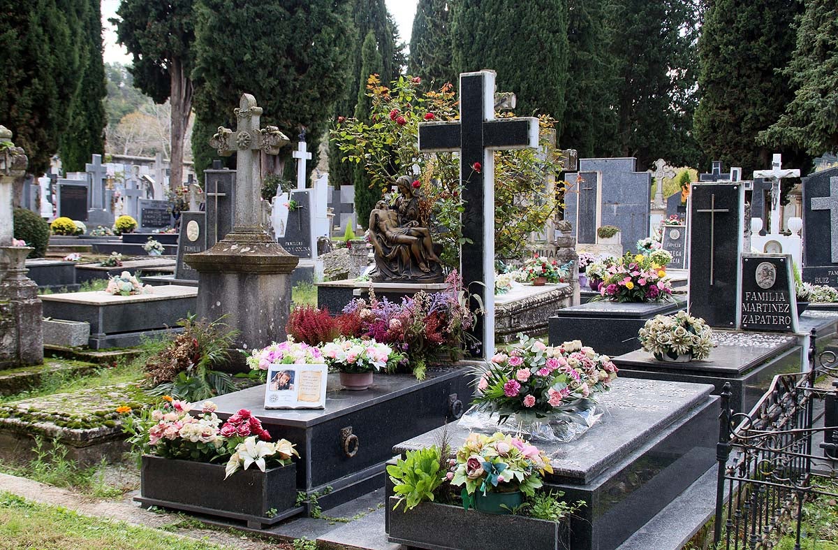 Burgos recuerda con flores a los que ya no están