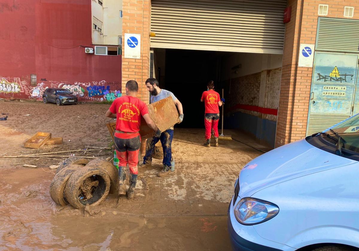 Imagen principal - Labores del GREM en Valencia.