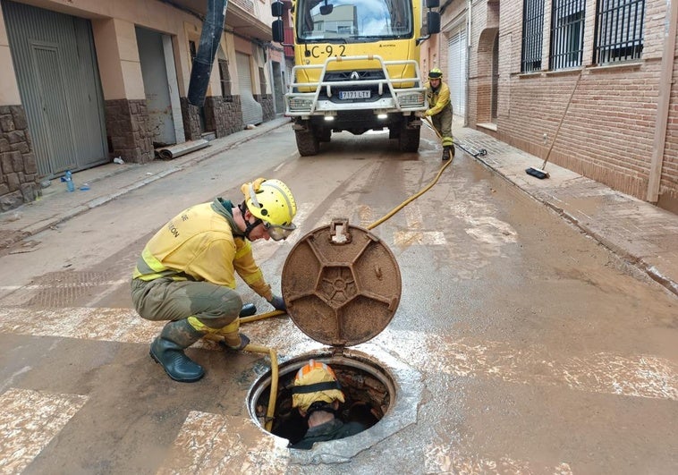 Los profesionales del servicio de Medio Ambiente de Burgos se están centrando en la limpieza y desatasco de las redes de saneamiento