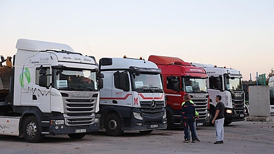 Ocho camiones y 14 máquinas parten desde un pueblo de Burgos para ayudar con la DANA
