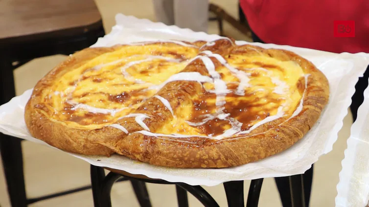 Así son los raquetones gigantes que elabora una pastelería de Burgos