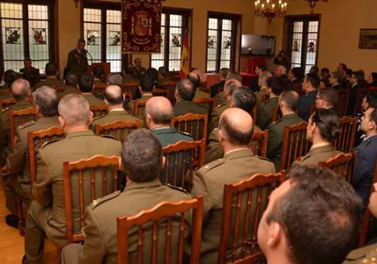 Miembros de la Subdelegación de Defensa en Burgos, en la celebración de un acto.