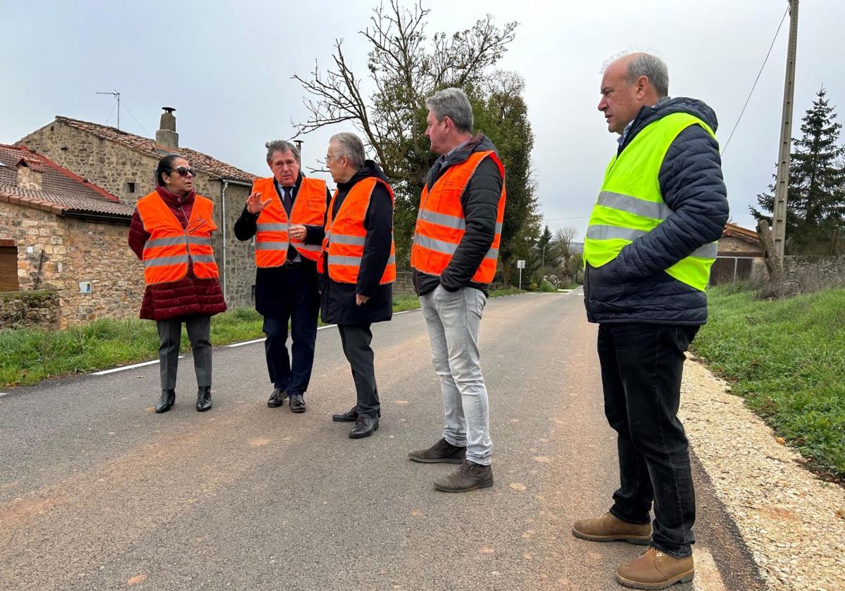 El director general de Carreteras e Infraestructuras, Jesús Puerta, en su visita a los trabajos realizados.