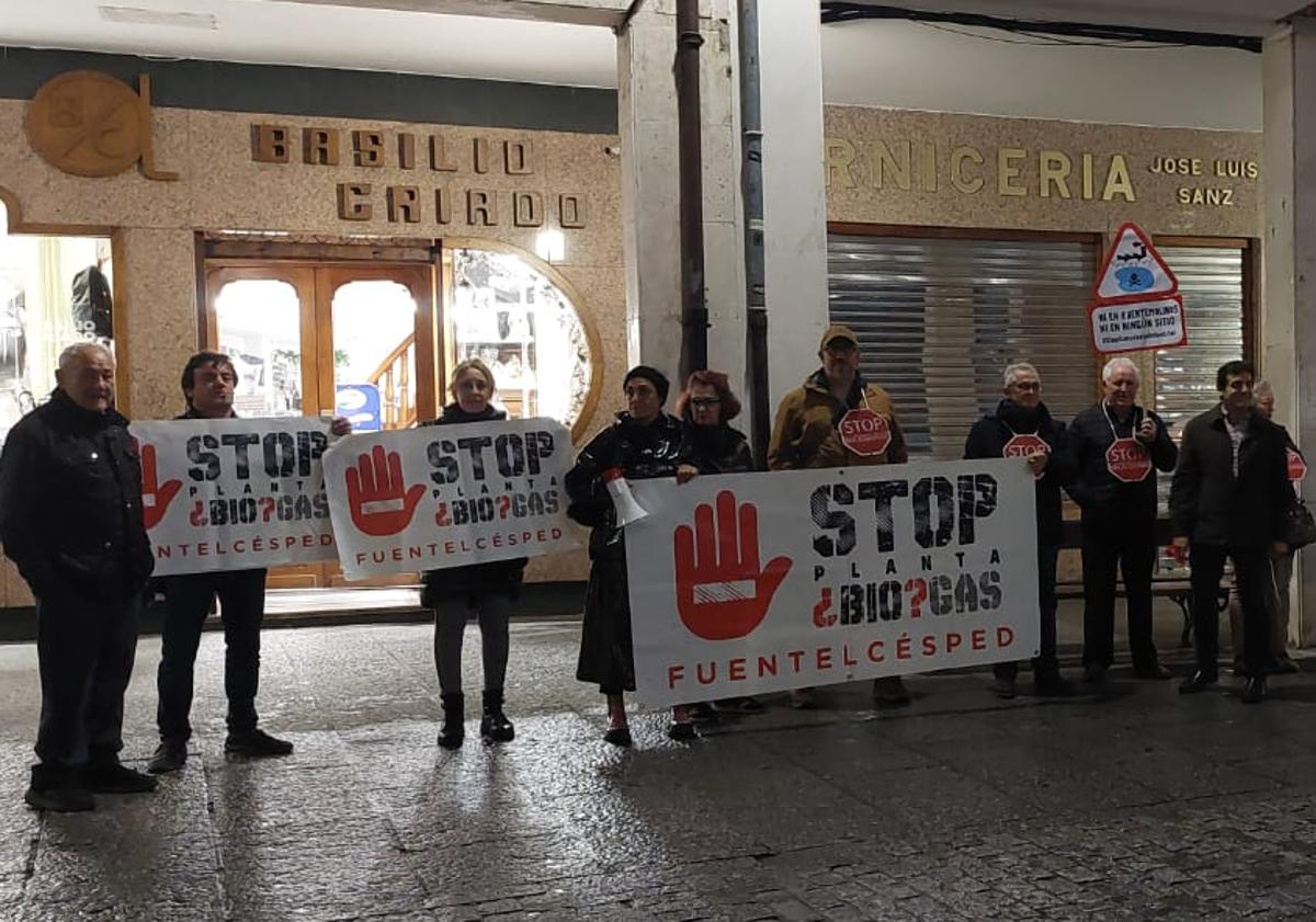 Imagen principal - Concentración vecinal en Aranda de Duero.