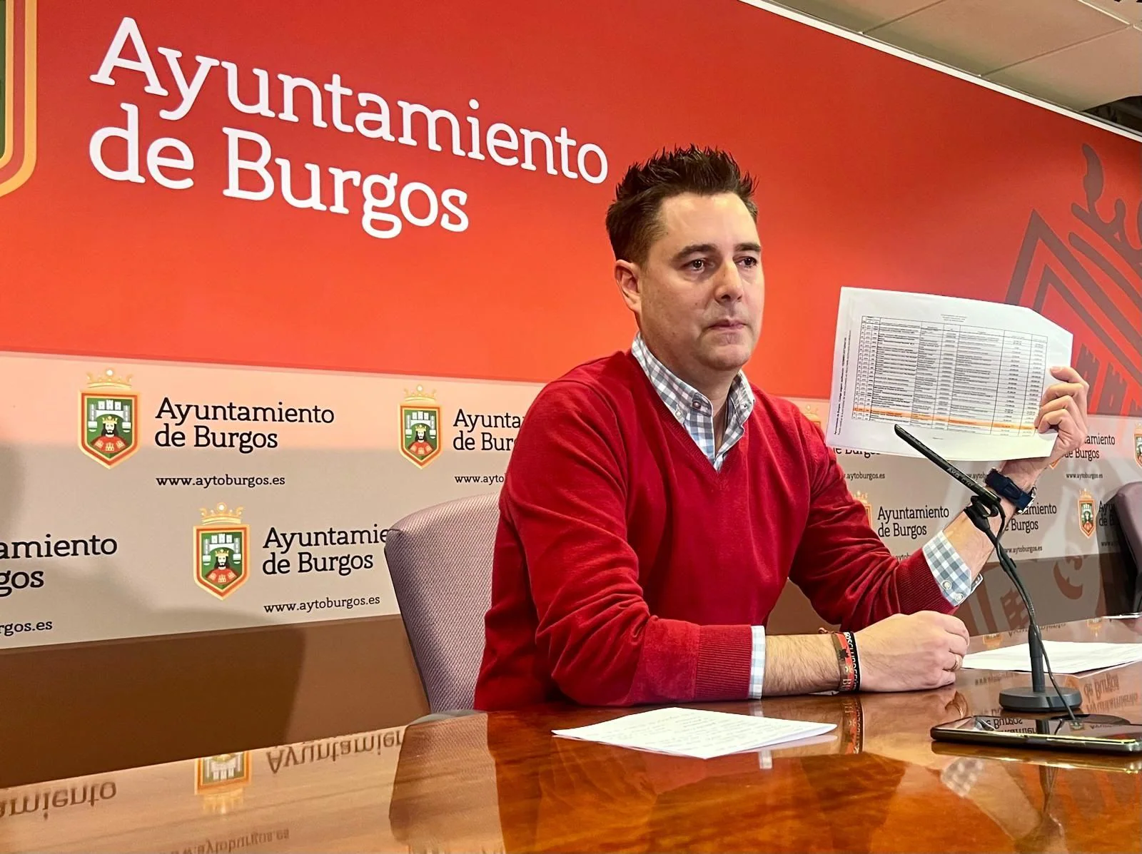 El portavoz del PSOE en Burgos, Daniel de la Rosa, ha lamentado la imagen que está trasladado el bipartito.