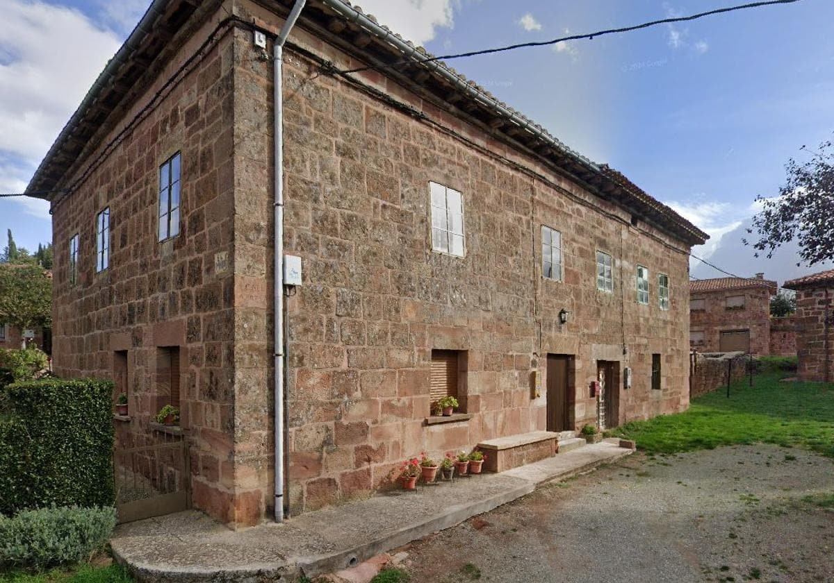 Casa del Maestro de Santa Cruz de Juarros, en Burgos.