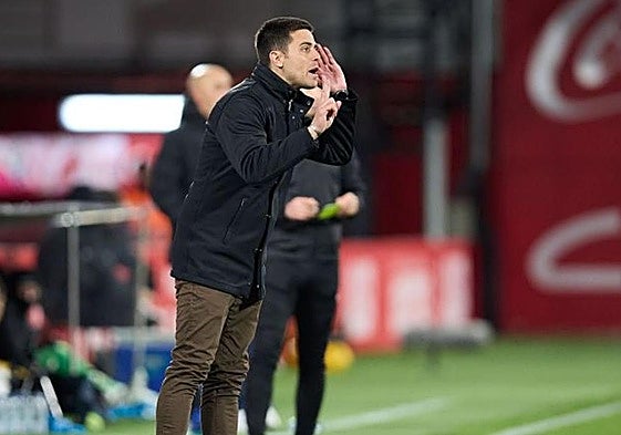 Alesio Lisci, en el banquillo del Mirandés.