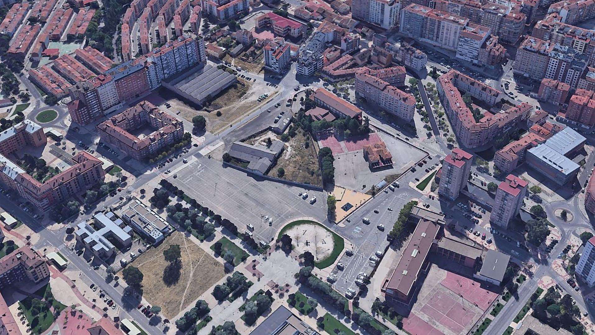 Imagen aérea del aparcamiento de Las Torres y las naves abandonadas.