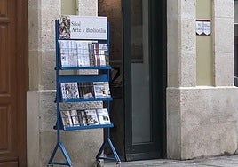 En la galería de la editorial Siloé Arte y Bibliofilio podemos encontrar restos visibles de estas esguevas y los podemos observar.