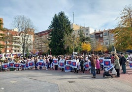 Centenares de personas se han reunido en el parque Antonio Machado